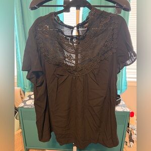 EUC Torrid size 1 Black Lace Detail Blouse with cap/butterfly sleeve